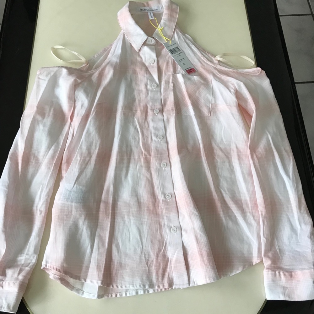 Bcbgeneration open shoulder shirt